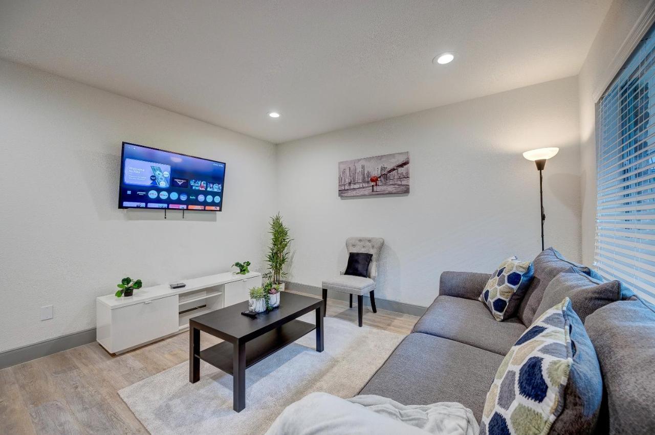 Trendy Midtown Apt, Walk To Shops & Sites, Pets Ok Houston Extérieur photo