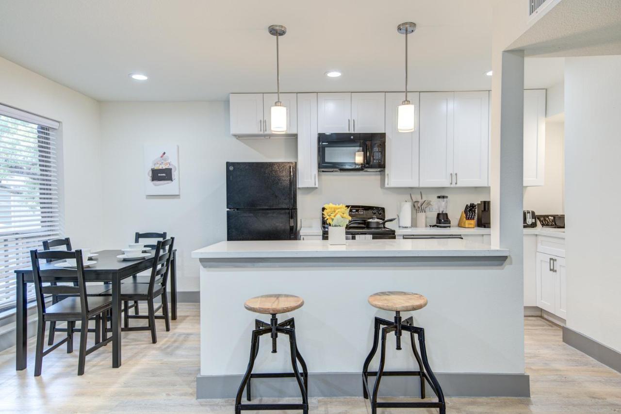 Trendy Midtown Apt, Walk To Shops & Sites, Pets Ok Houston Extérieur photo